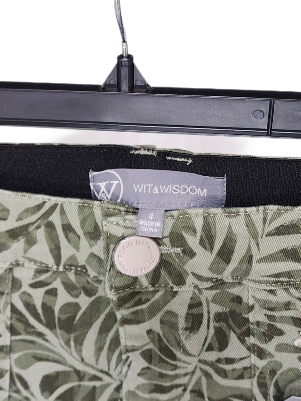 Wit & Wisdom Leaf Print Pacth Pockets 4.5" Twill Shorts High Rise Ab Solution 4 - Picture 3 of 10